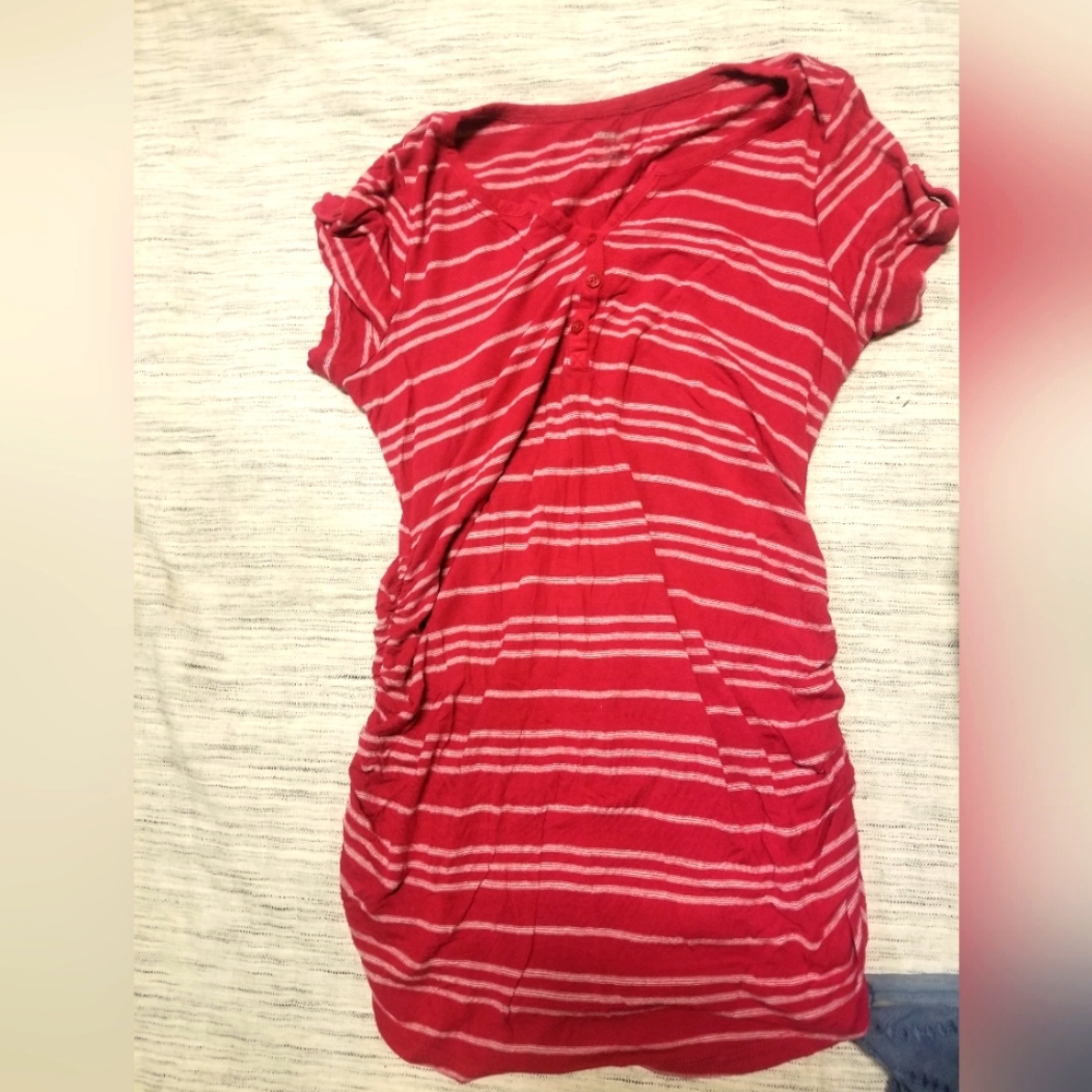 Form fitting Motherhood top